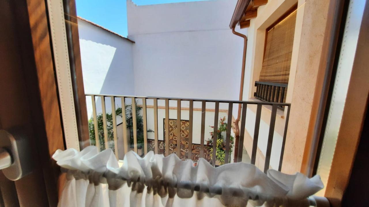 La Casa Del Medico Hosteria Rural Urda Eksteriør billede